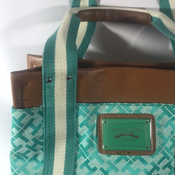 Tommy Hilfiger VINTAGE Logo Satchel in Green Cream - Picture 2 of 10